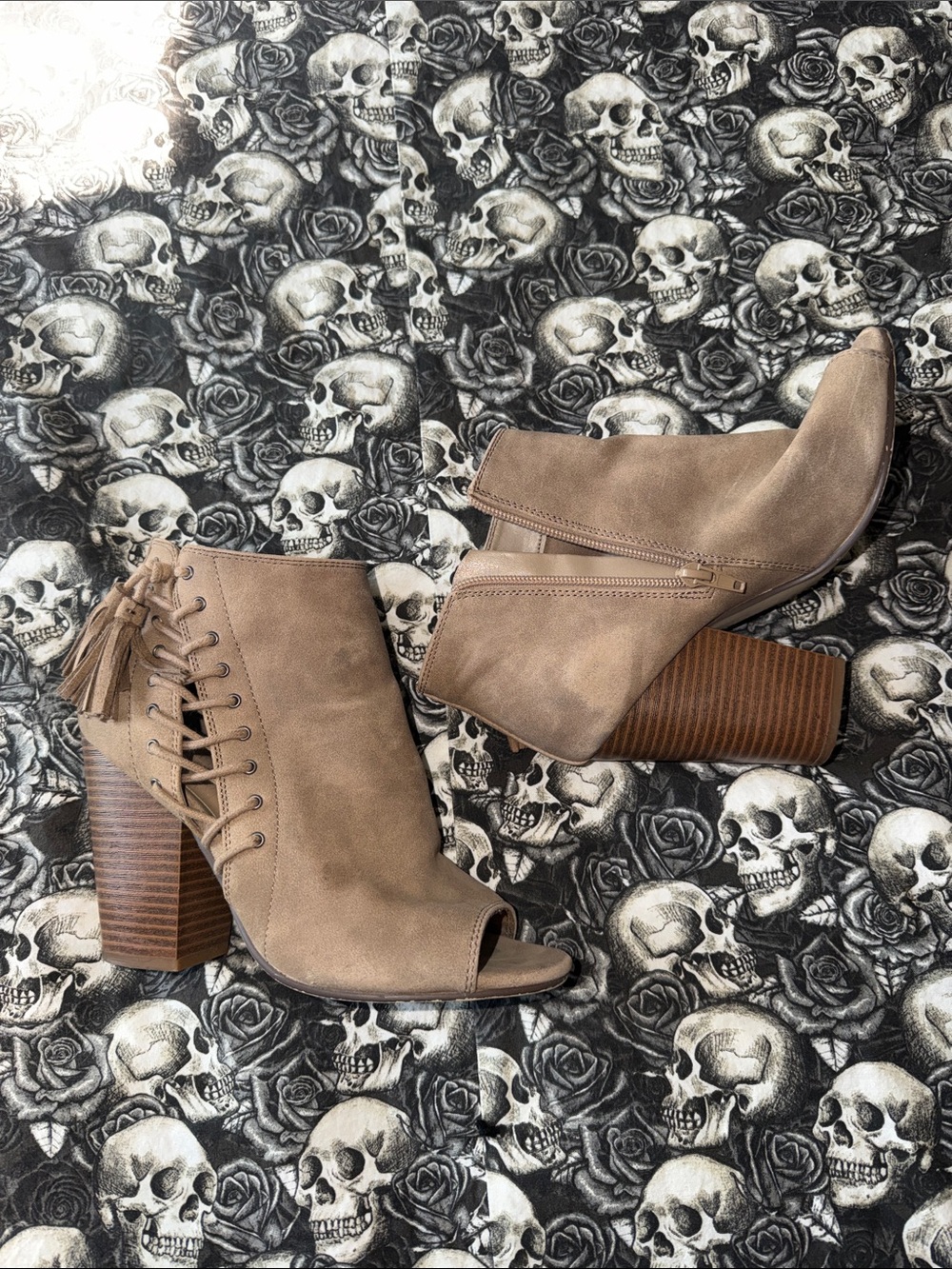 7.5 Suede Peep-Toe Lace-Up looking EAZY ZIP Ankle Booties - Taupe